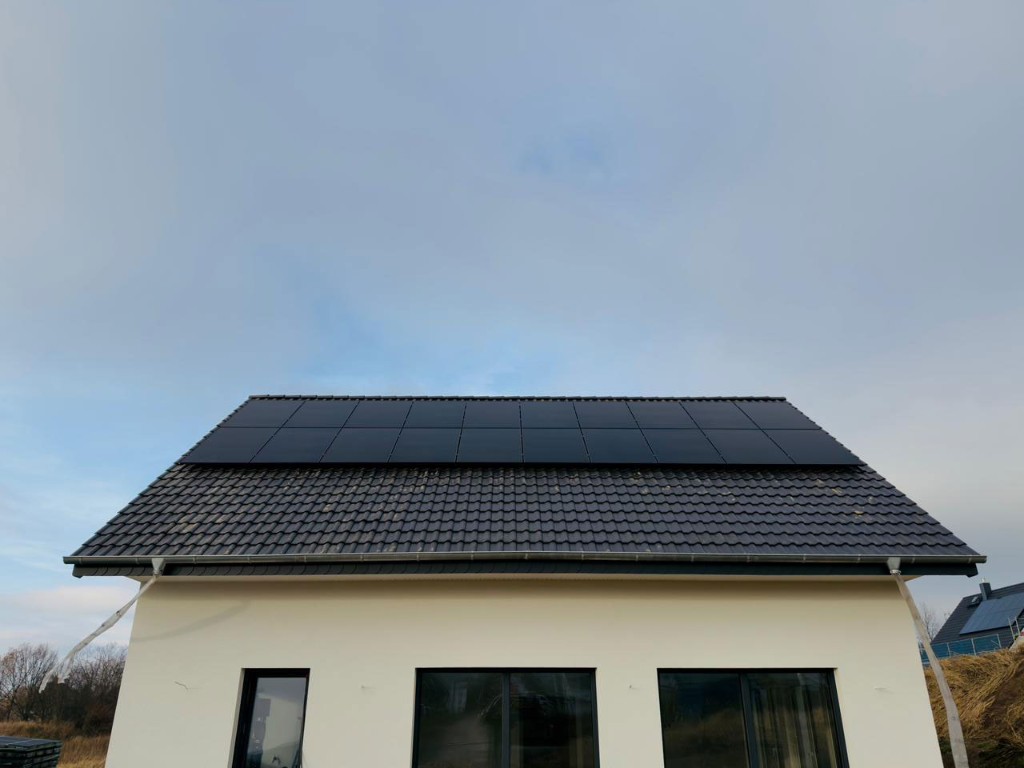 Photovoltaik Installation Projekt 12 von 12 – Evergreen Energiesysteme